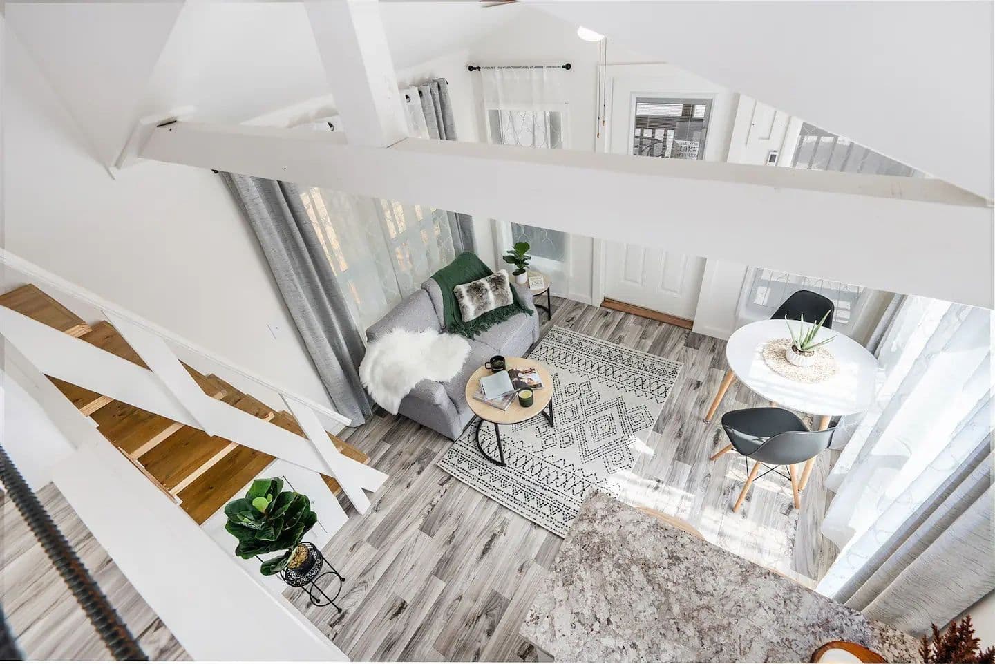 Whispering pines | 4b 100 interior home features