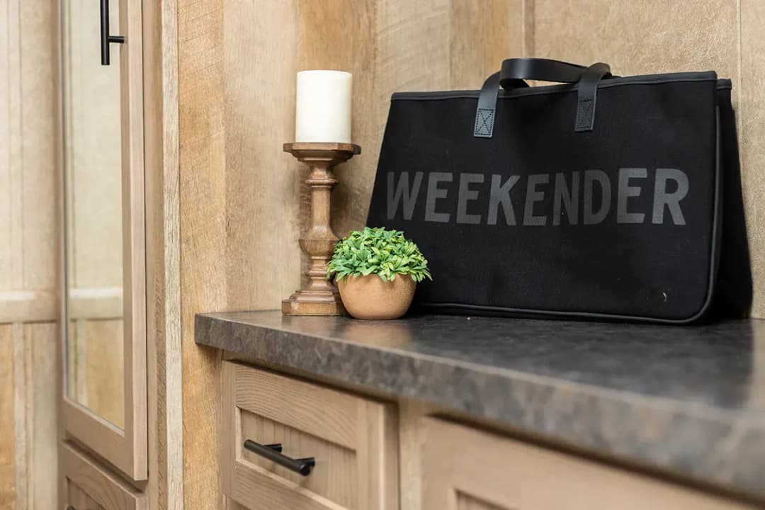 Lakeside 8043k interior home features