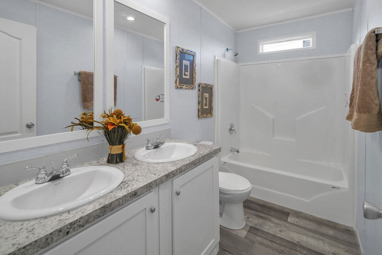 Valu premier 32643g interior and bathroom home features