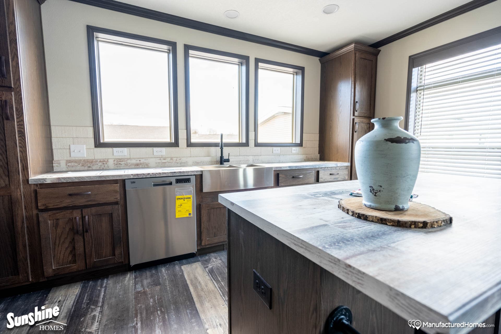 Pri3256-2061 kitchen home features