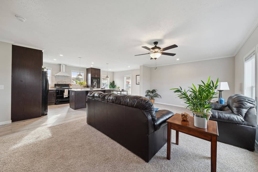 N656 interior home features