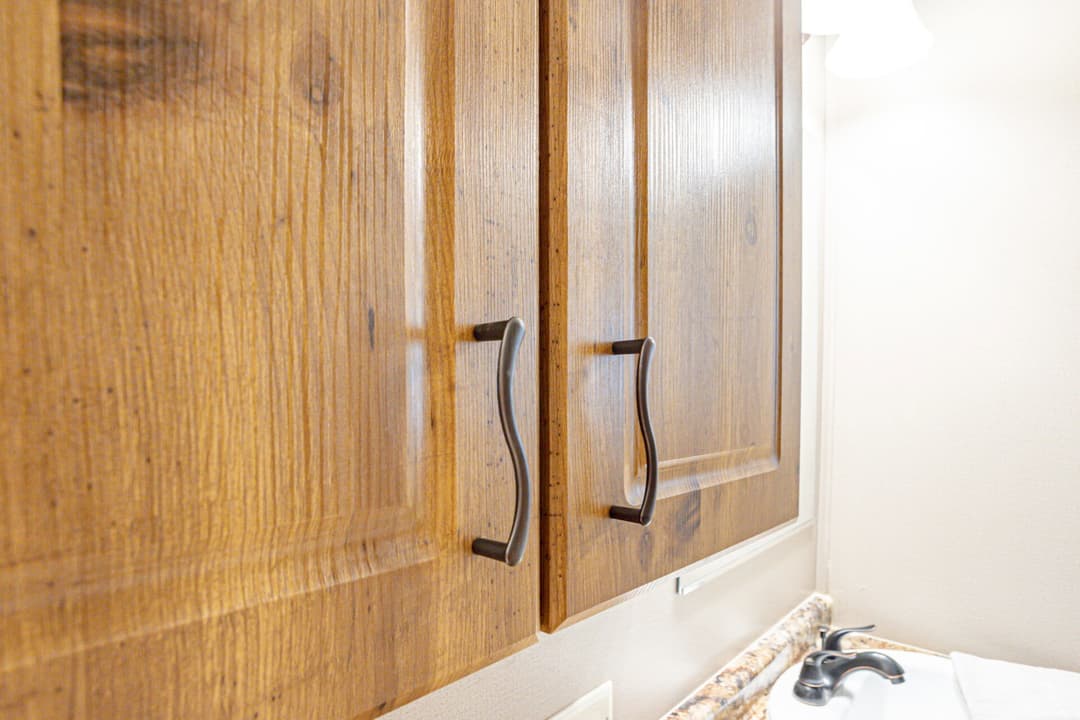 Doublewide s-28×56-32flp bathroom home features