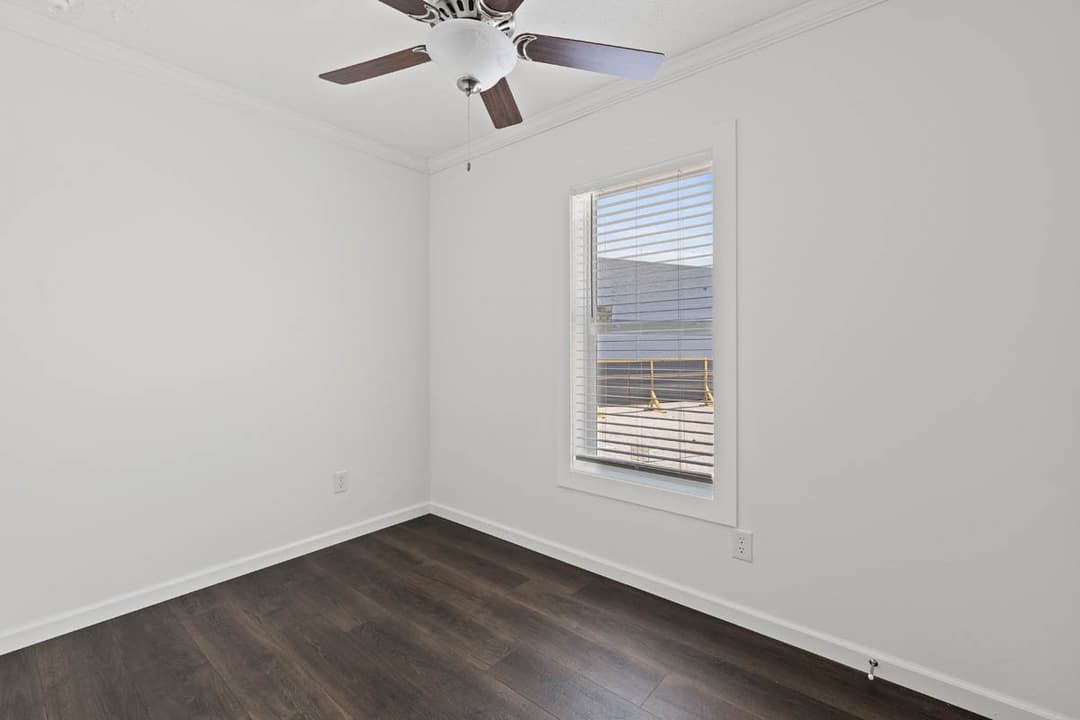 Venice bedroom home features