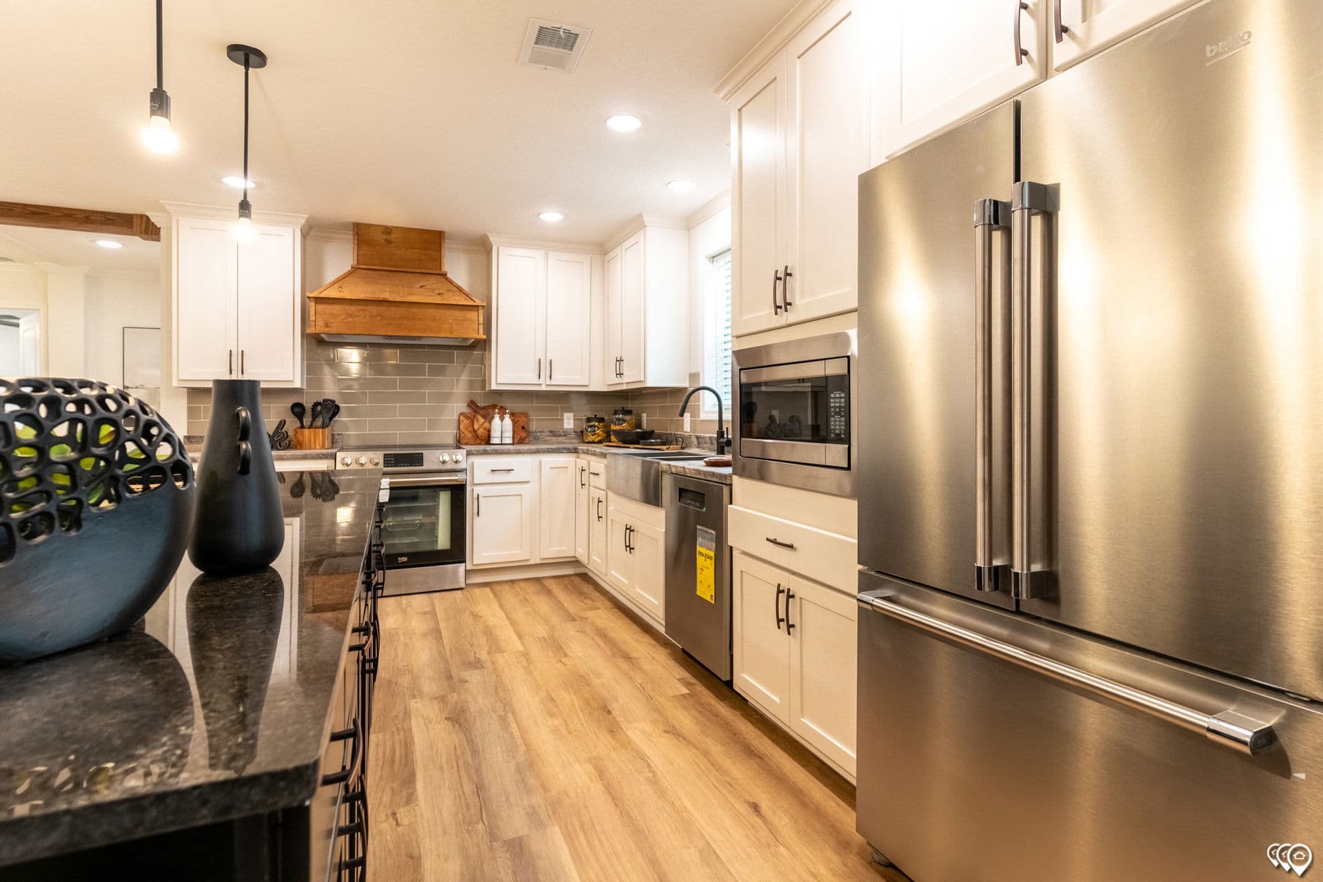 Pri3280-2071 kitchen home features