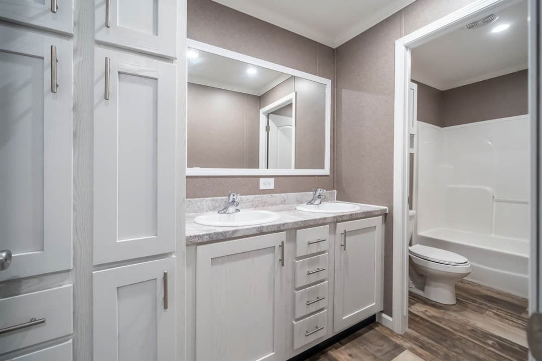 Ruby bathroom home features