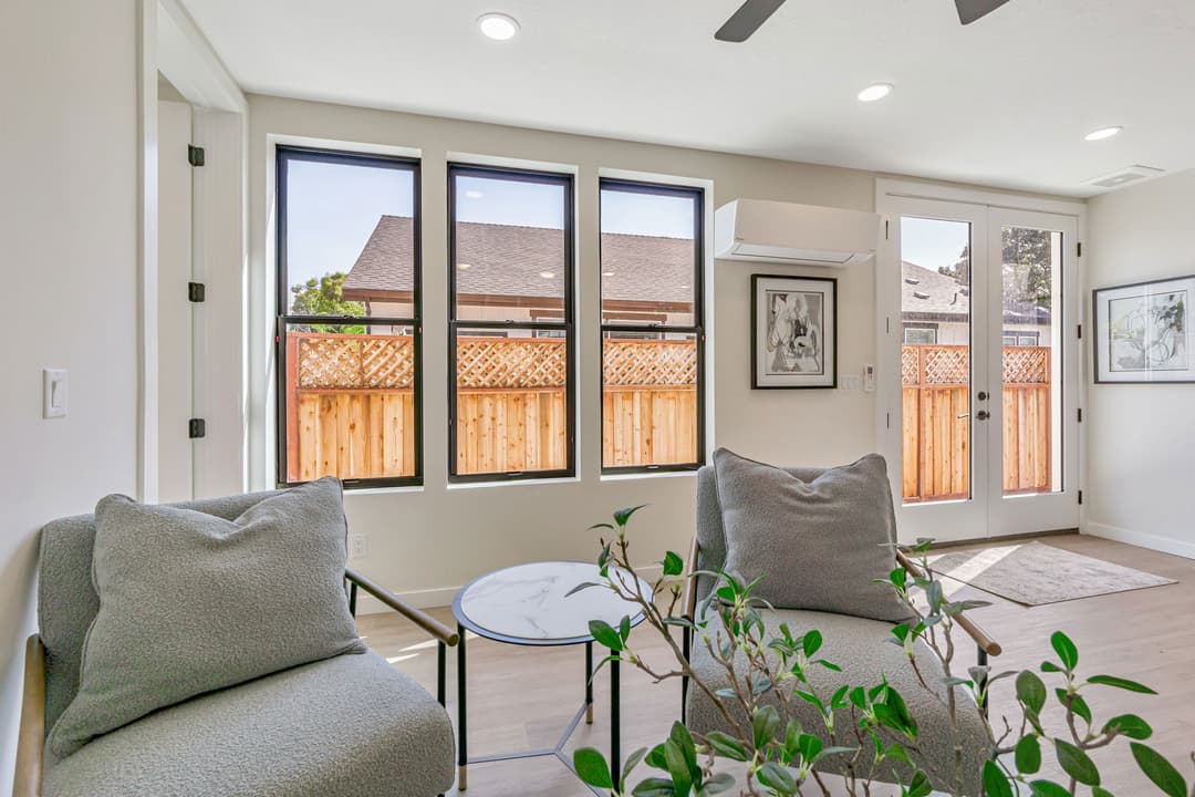 The piedmont (34') - l shaped interior home features