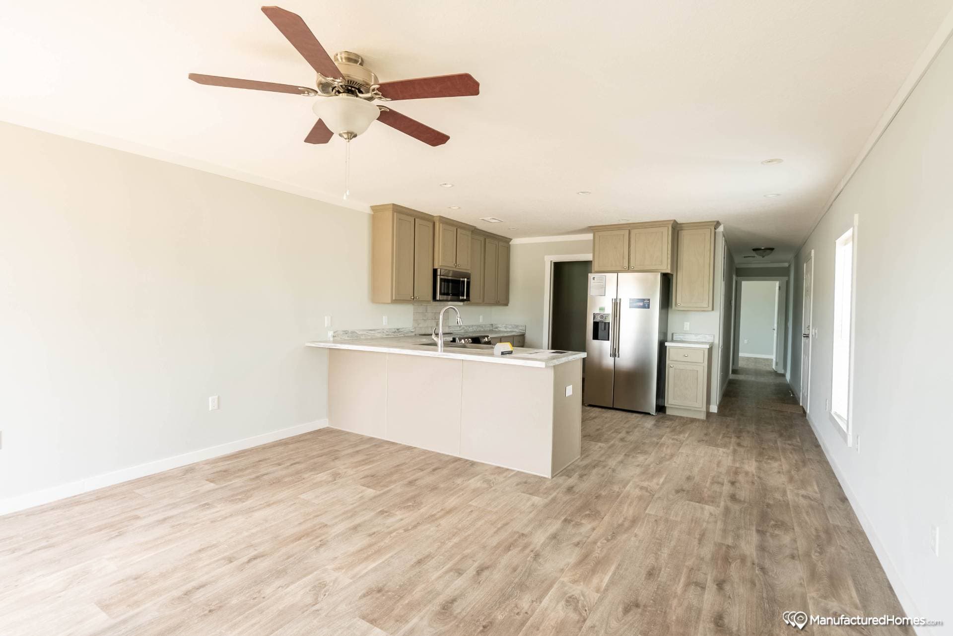 Chc1670-103 interior home features