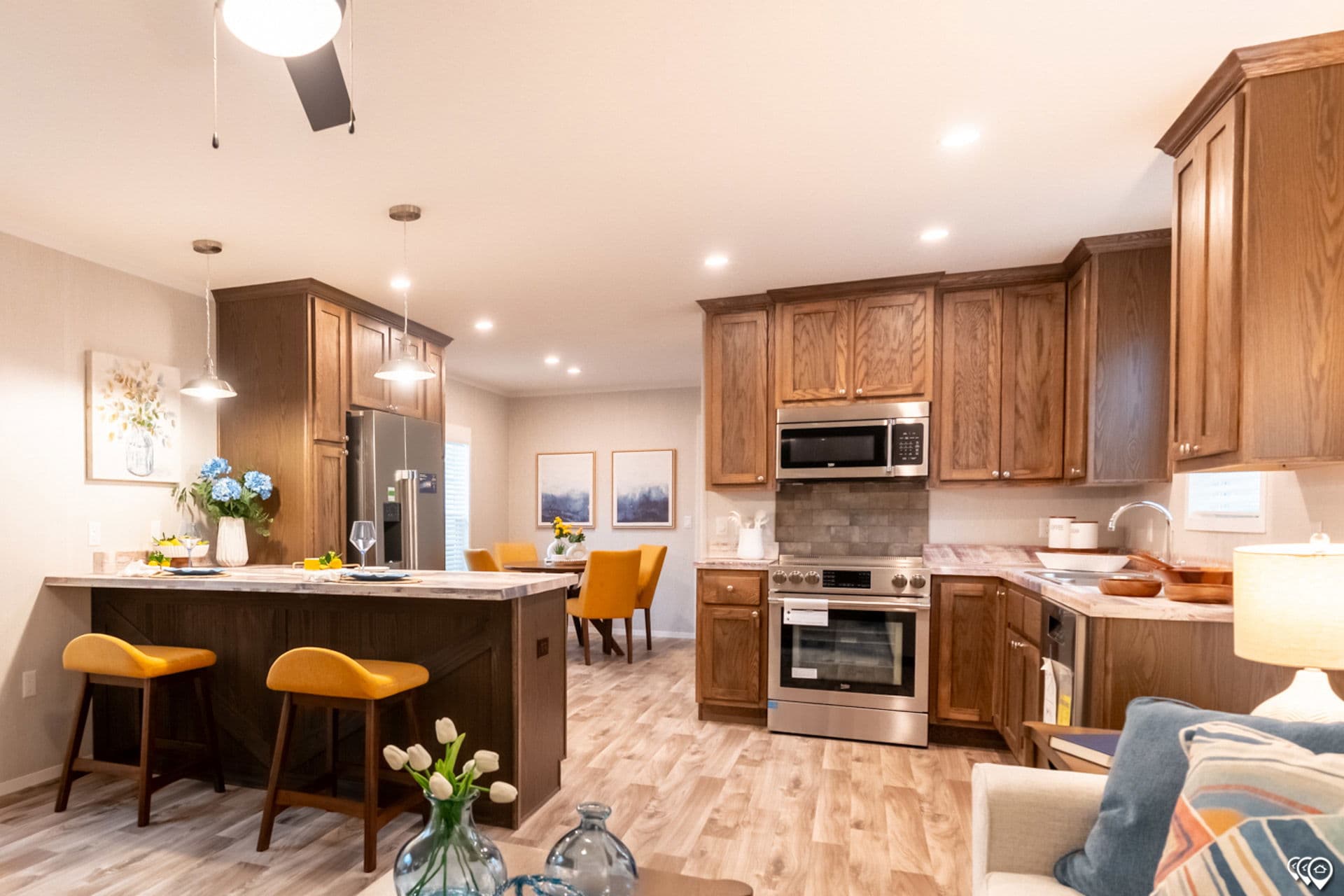 Arc1680-8012 interior home features