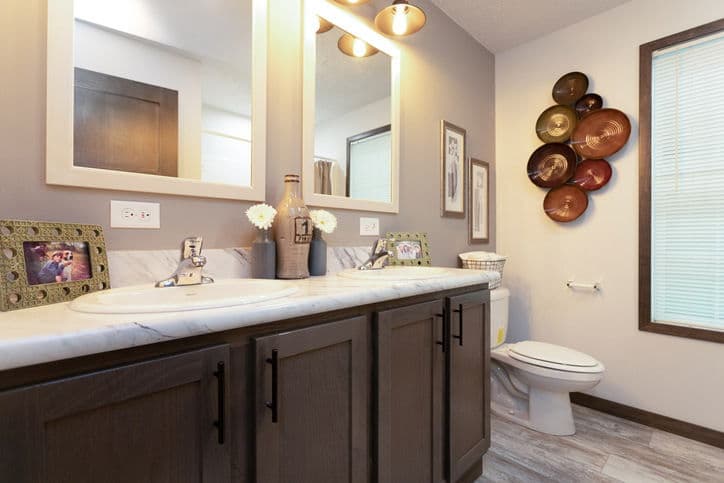 Mystic creek 92608 bathroom home features