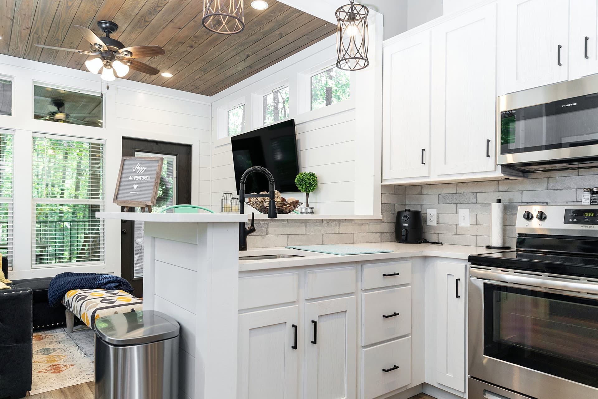 Desoto kitchen home features