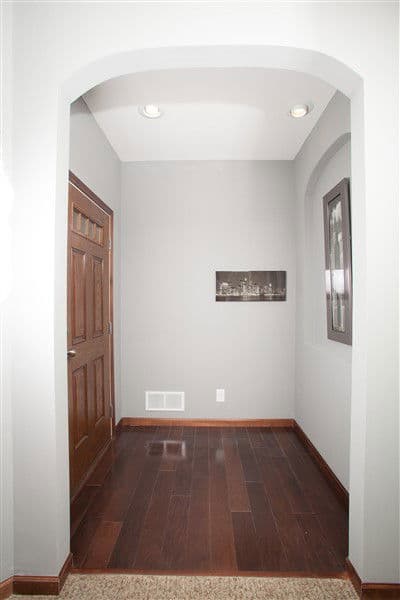 Lionel interior home features