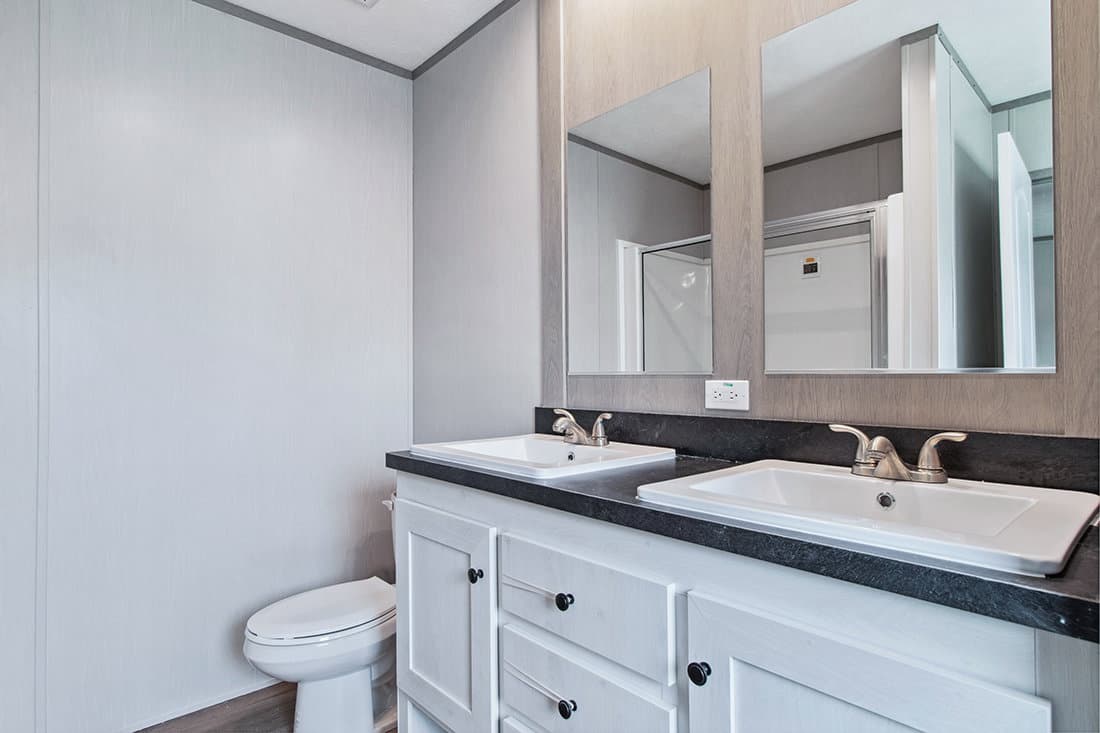 Resolution 16682x bathroom home features