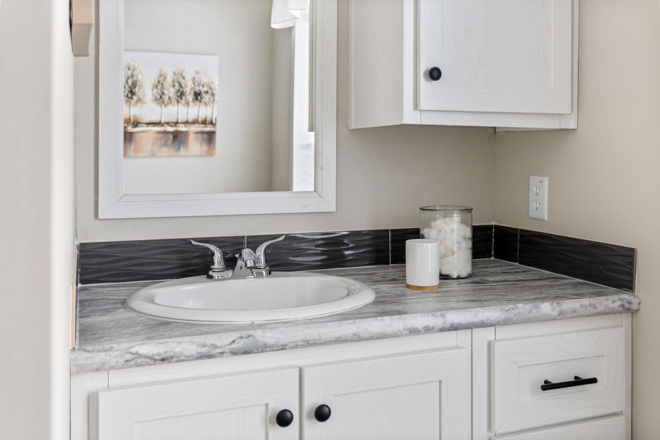 Champ 28563t bathroom home features