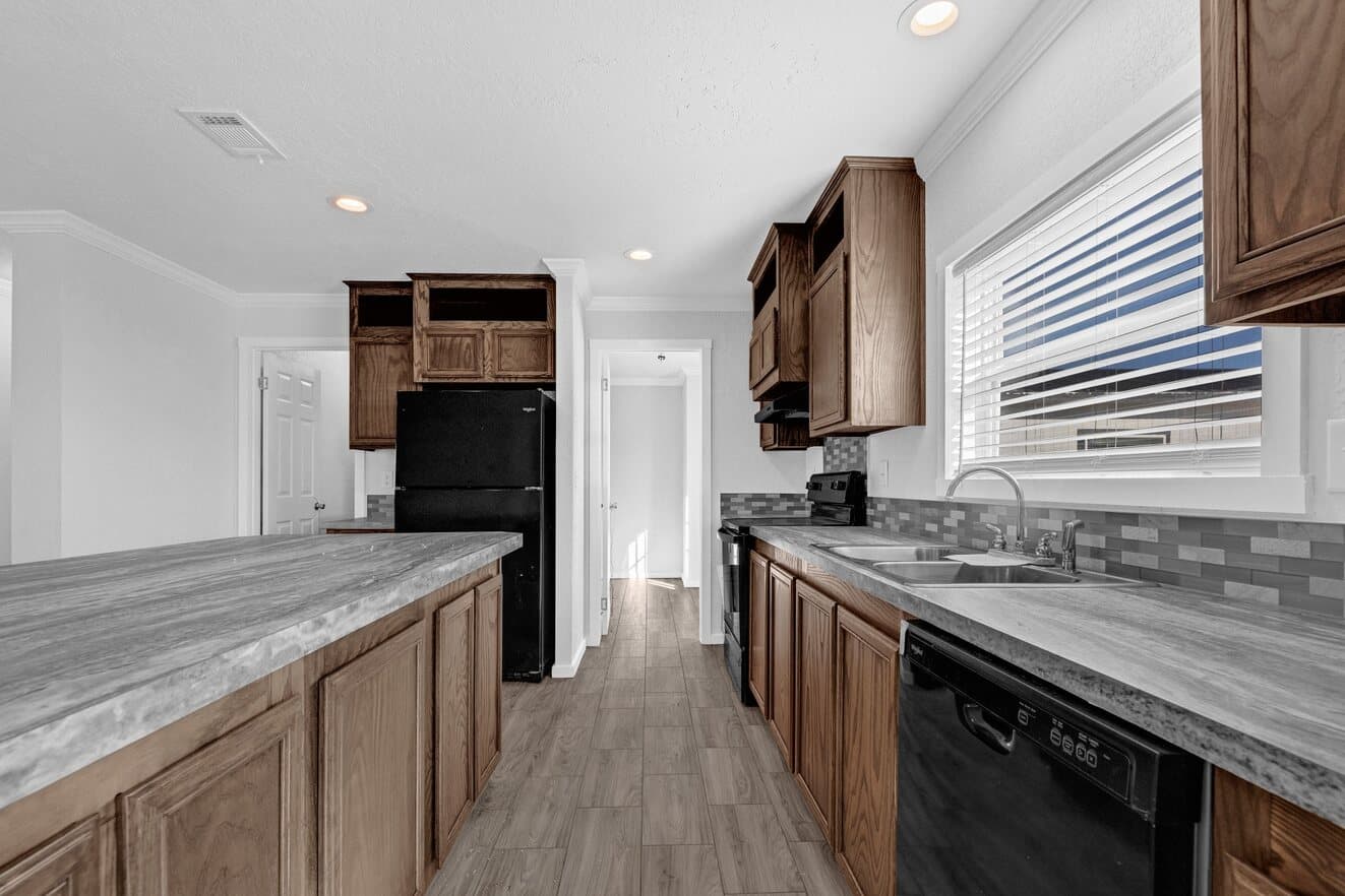 Topaz 28764a kitchen home features