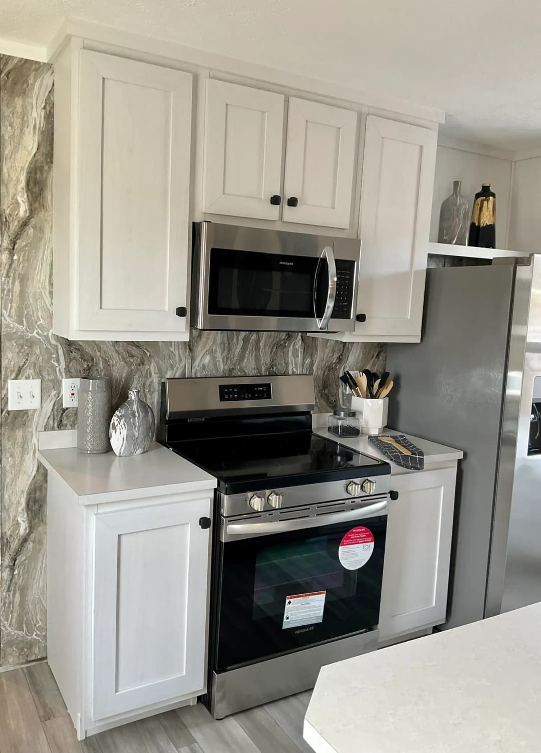 Peridot 66 kitchen home features