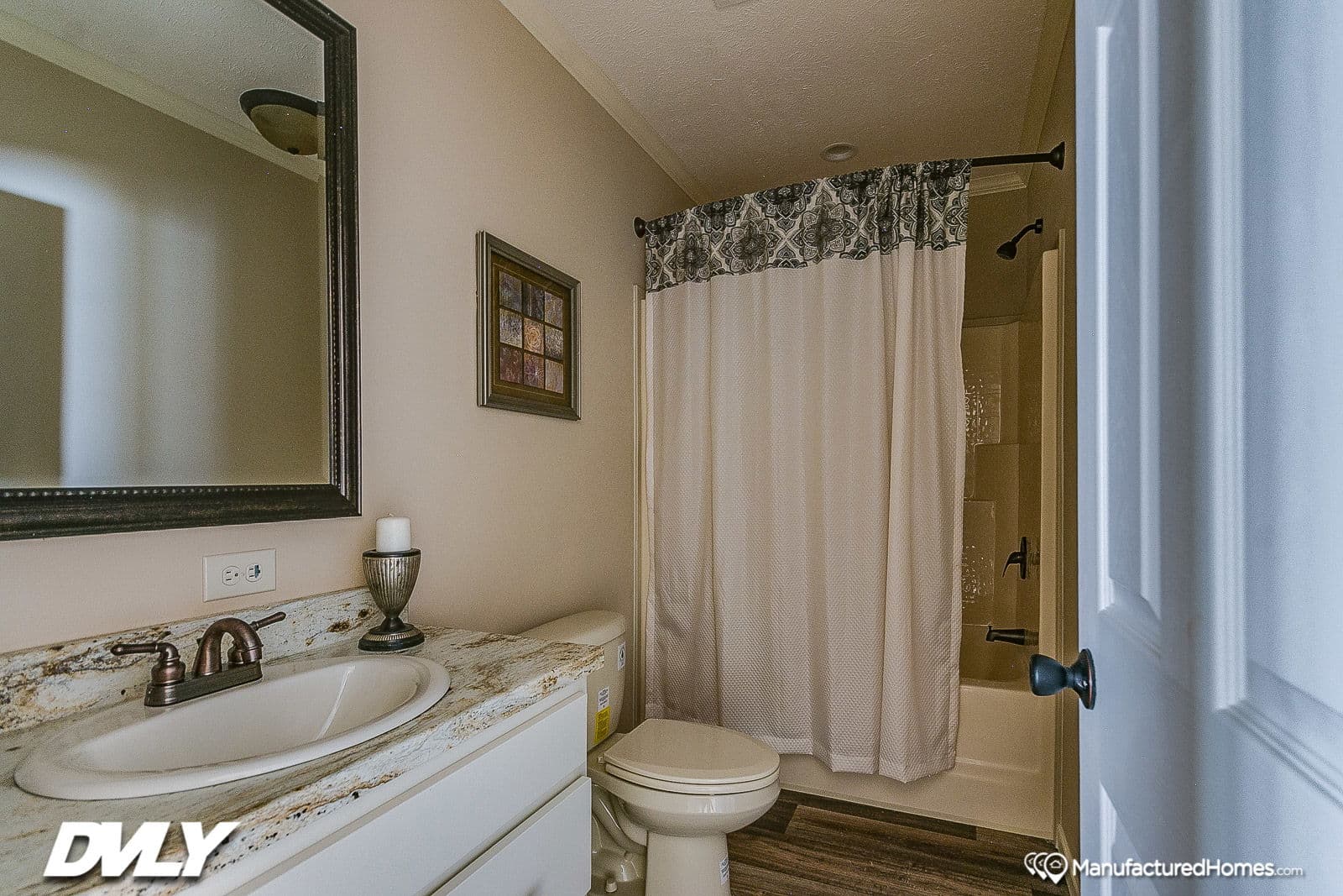 Ahaveh bathroom home features