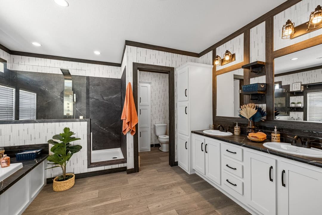 Pecan valley  30603p bathroom home features