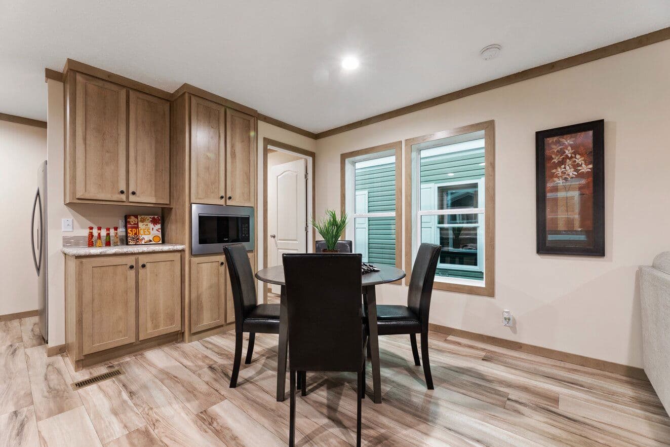 Ascension 16723h interior home features