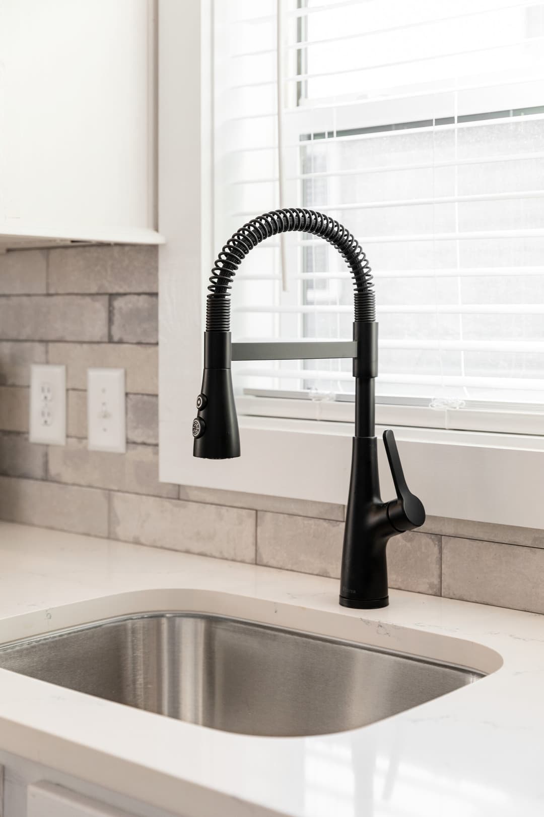 Cahaba kitchen home features
