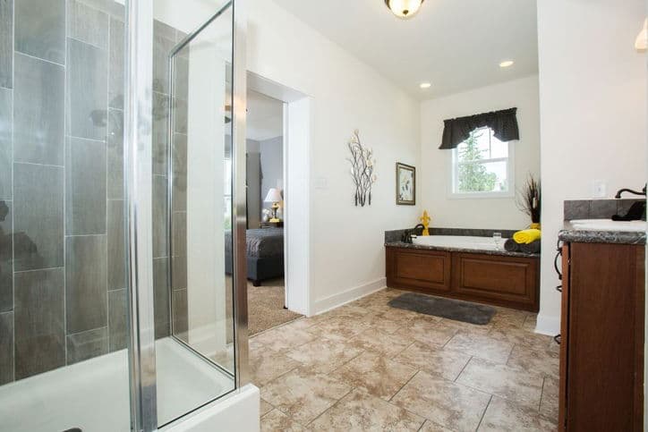 Baxter 42483a bathroom home features