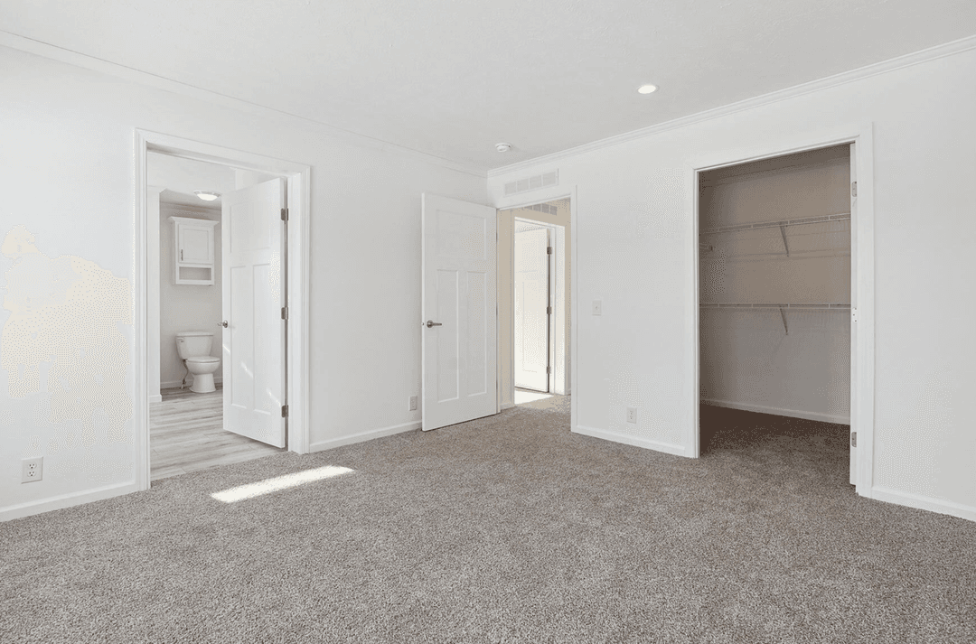 N682 bedroom home features