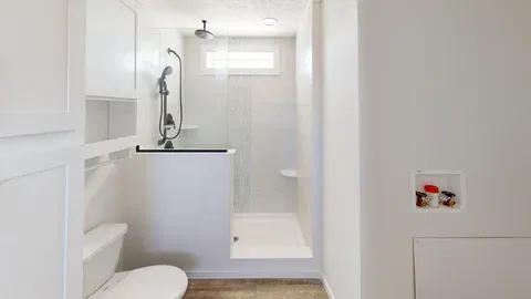 6481ls (standard) bathroom home features