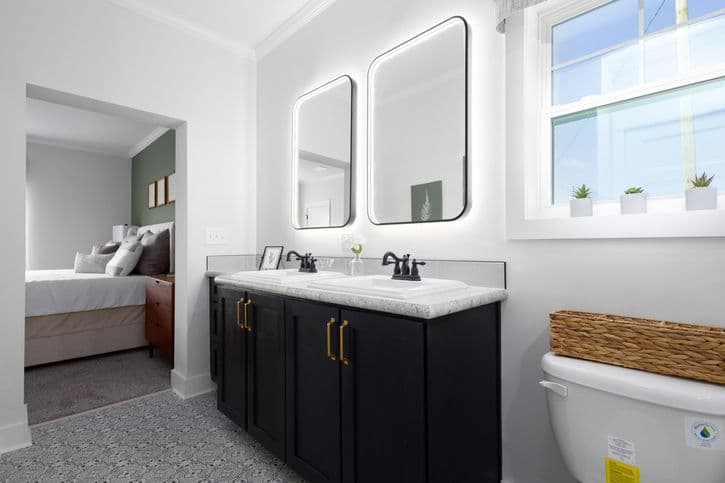 Meadowbrook 32361a bathroom home features