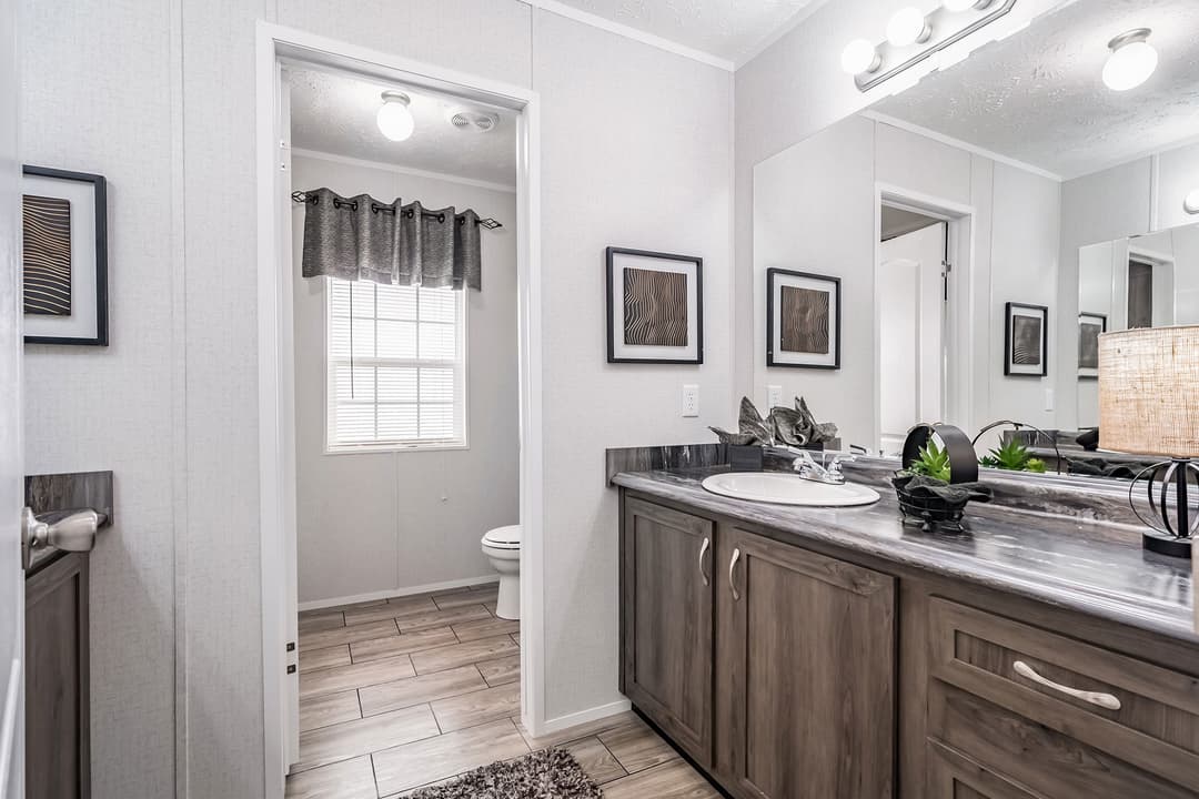 Md-41-32 bathroom home features