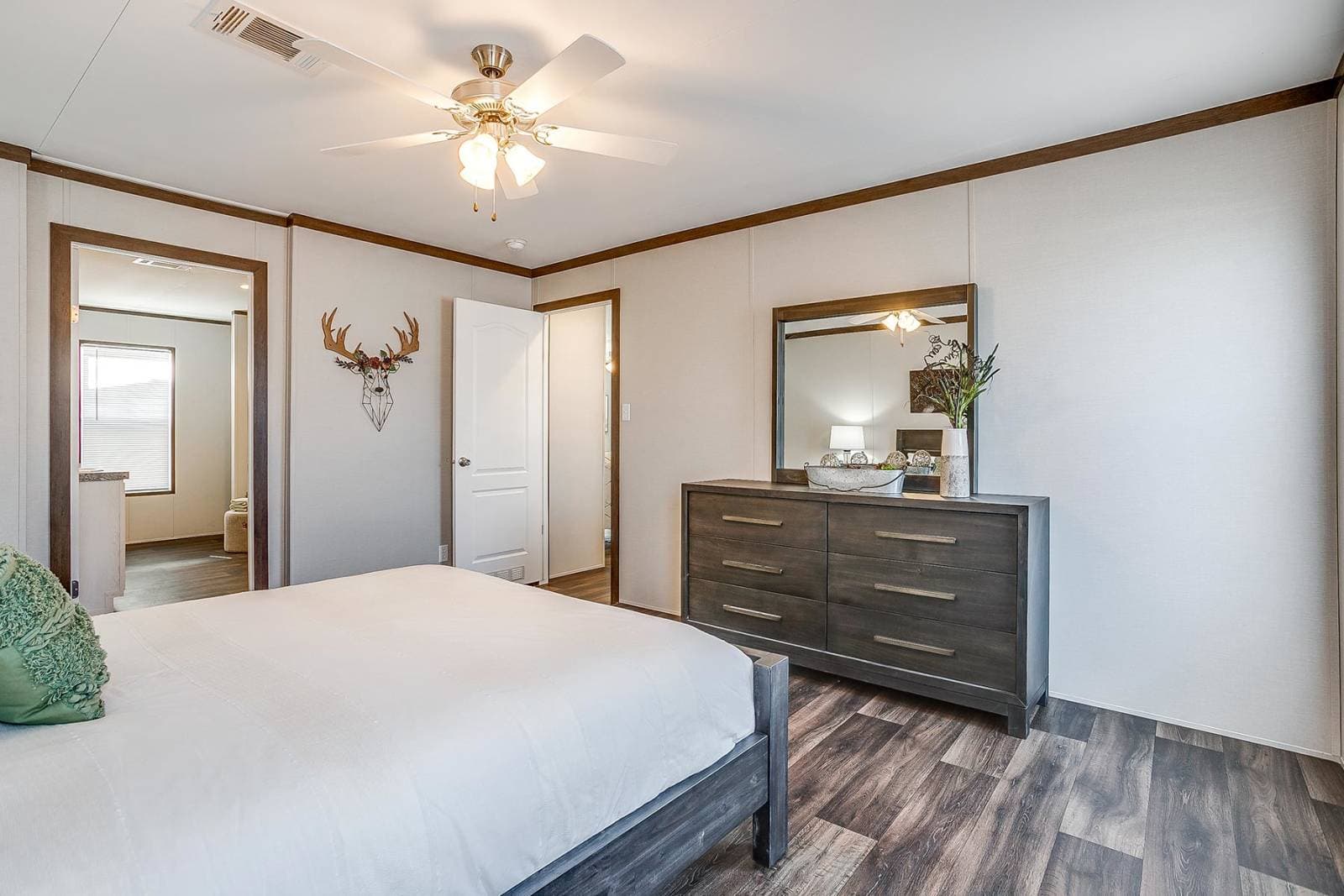 Nm3260f bedroom home features