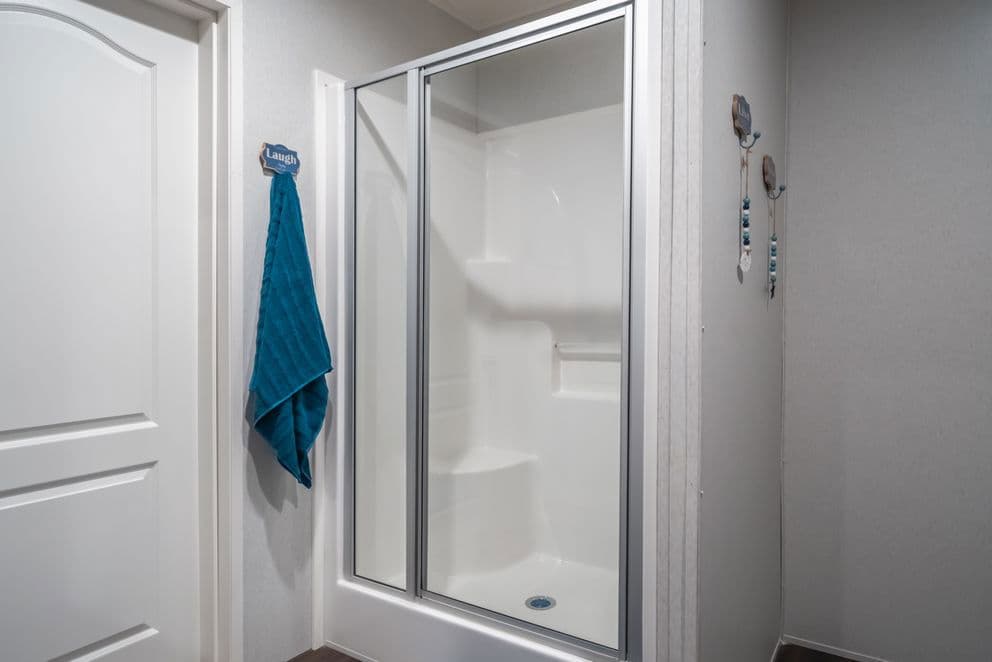 The eagle 48 bathroom home features