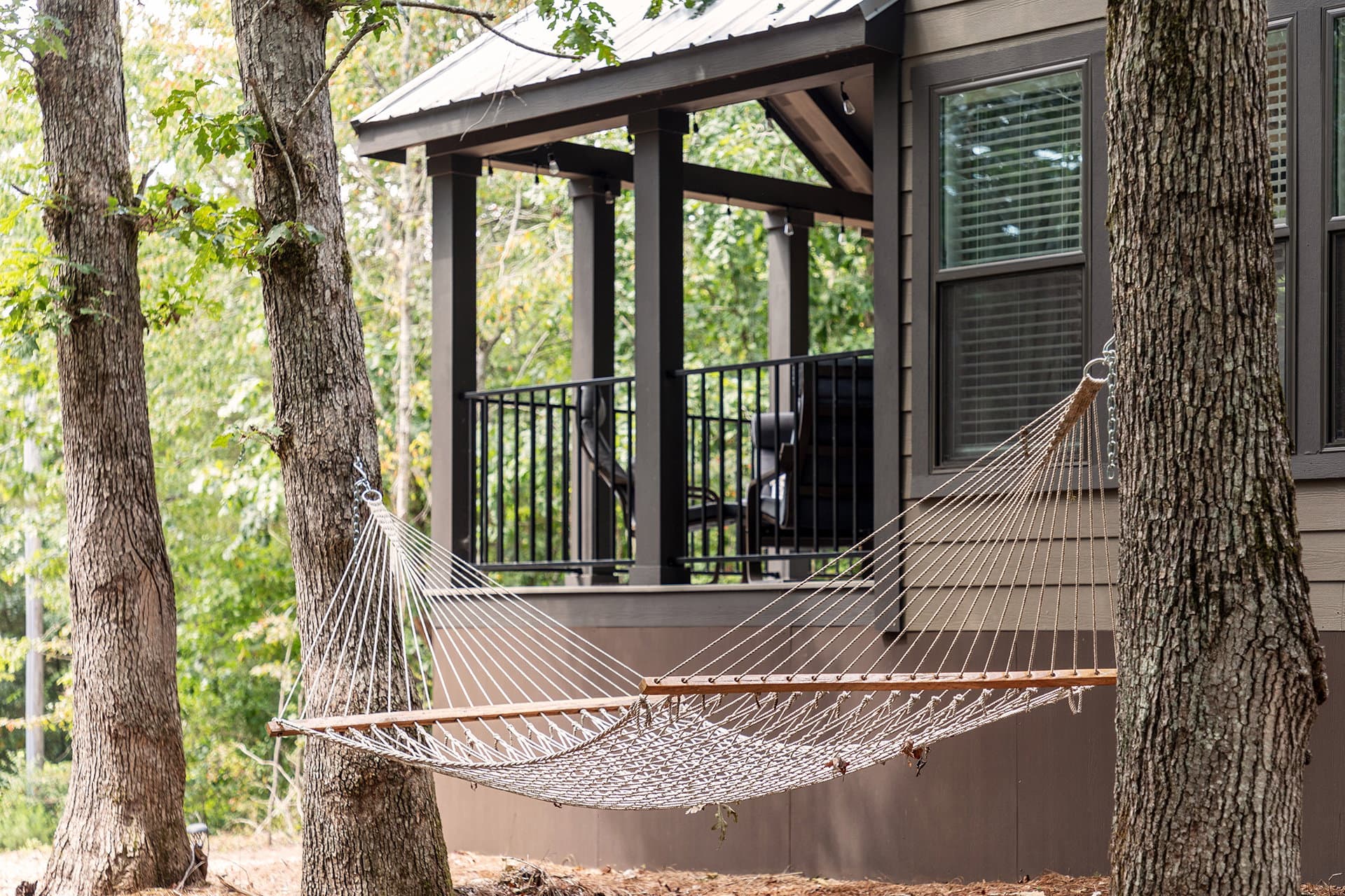 Swayback exterior home features
