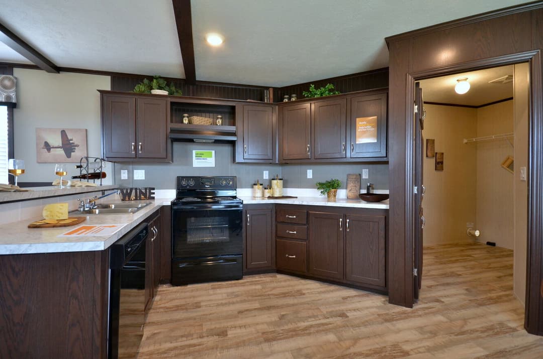 Alamo lite 16763b interior and kitchen home features