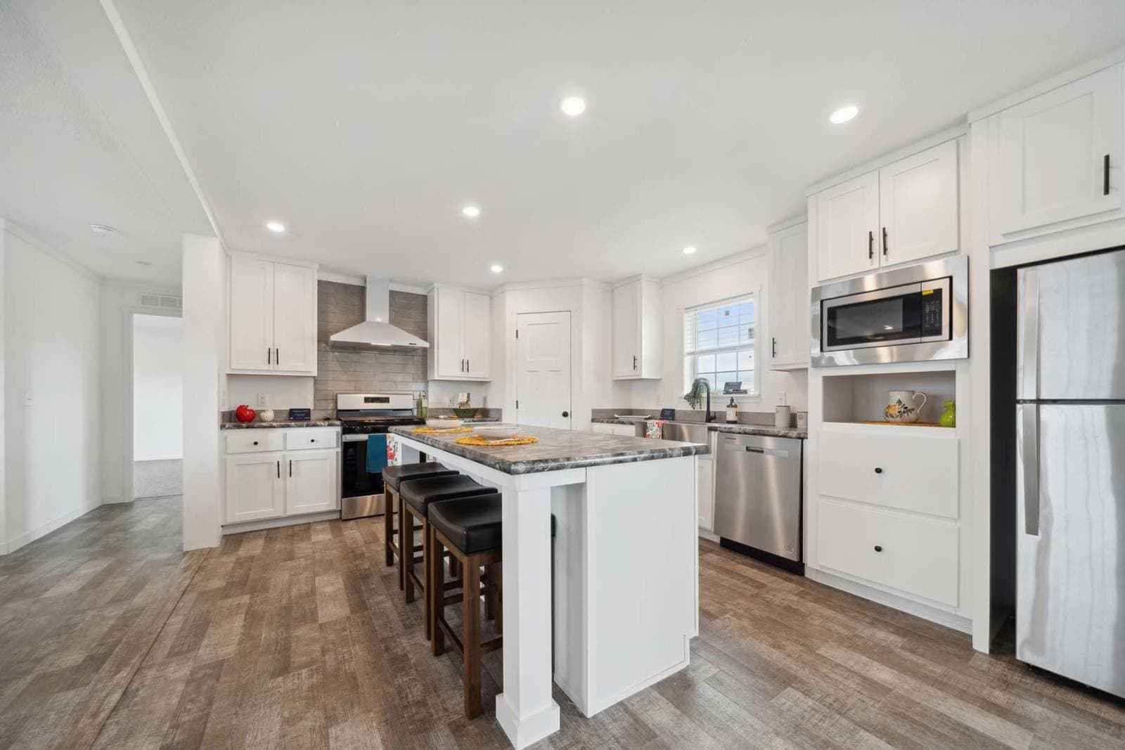 Pursuit kitchen home features