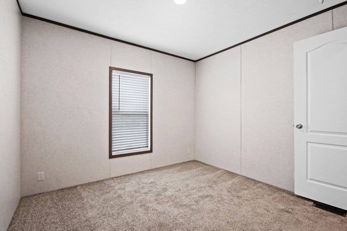 Express 28443w bedroom home features