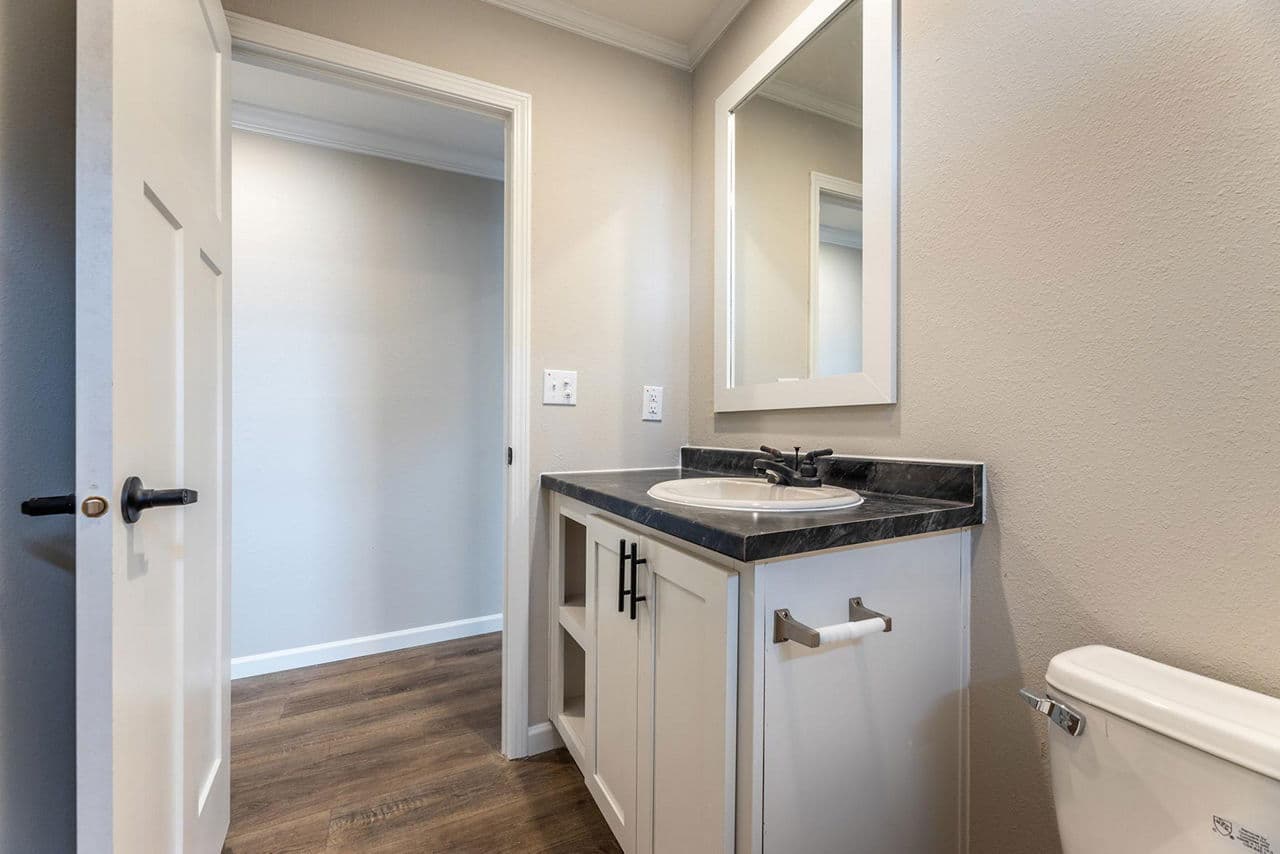 Innovation 2864h bathroom home features