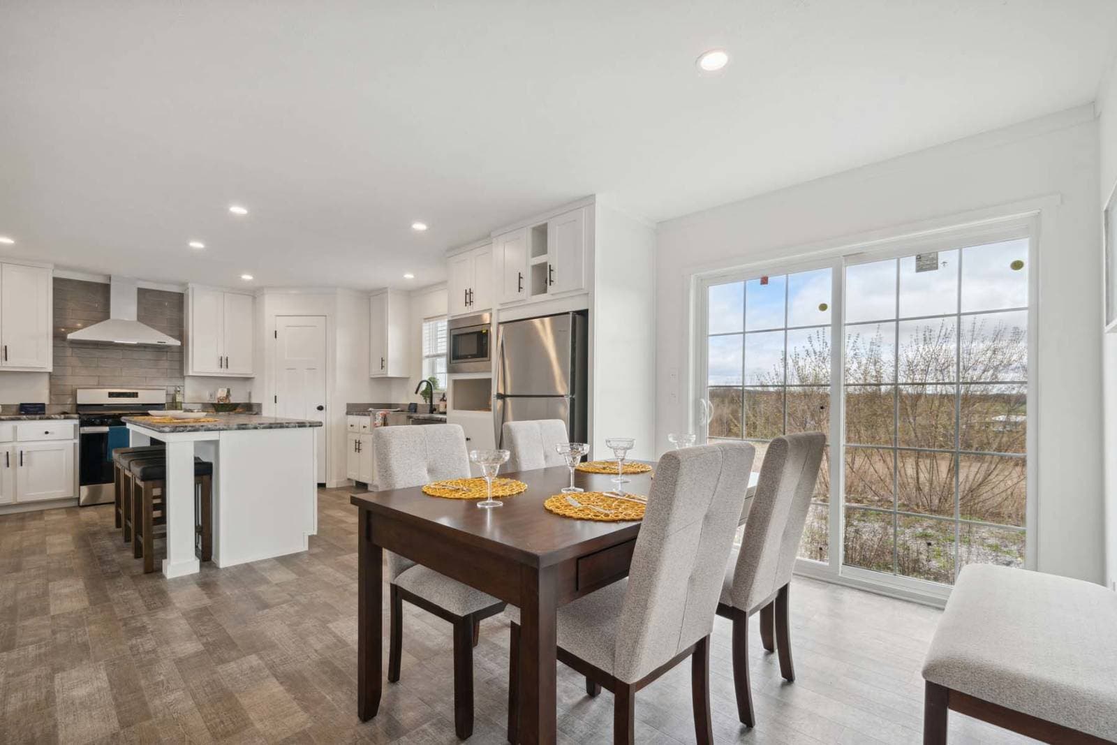 Pursuit kitchen home features