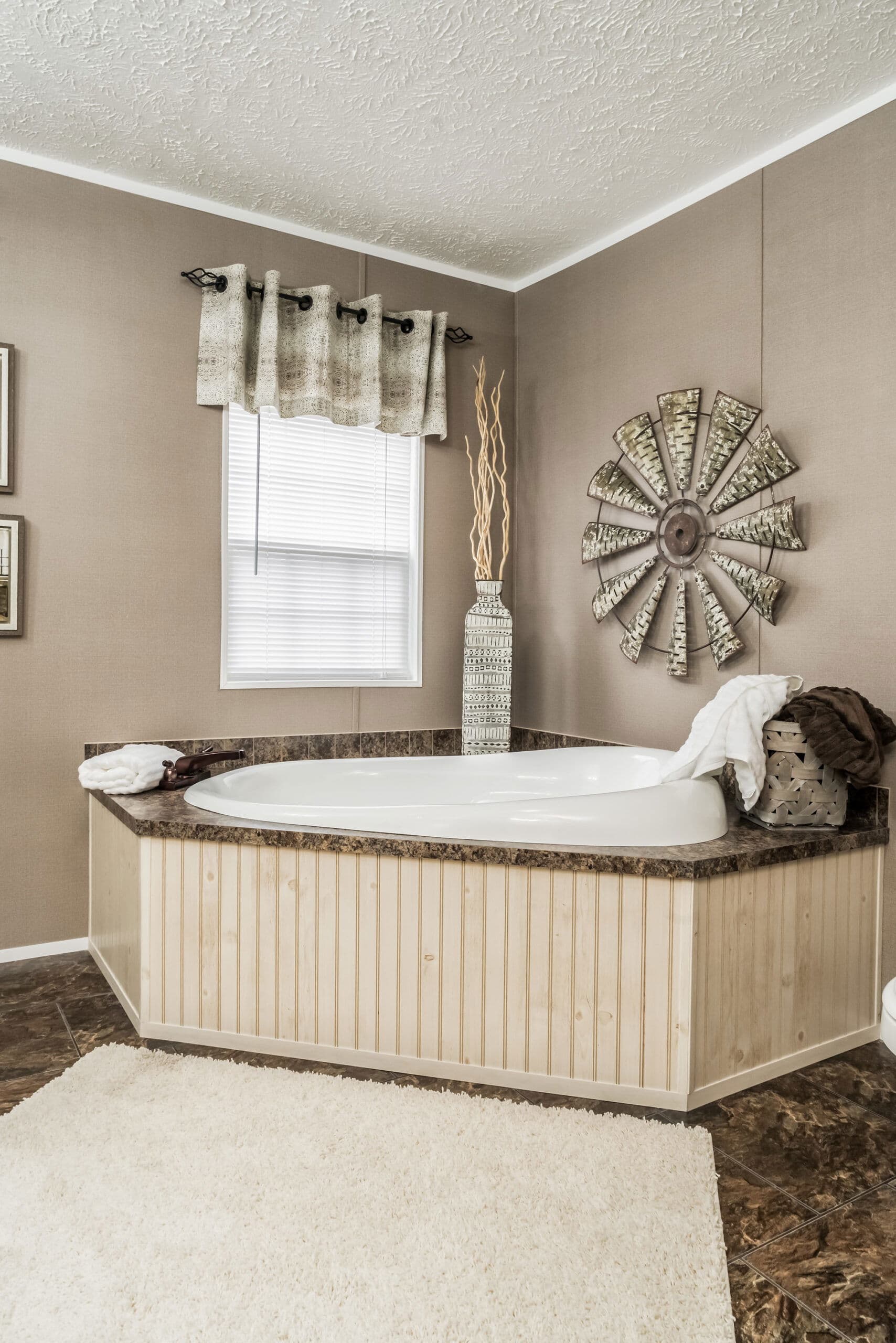 Md-32-32 bathroom home features