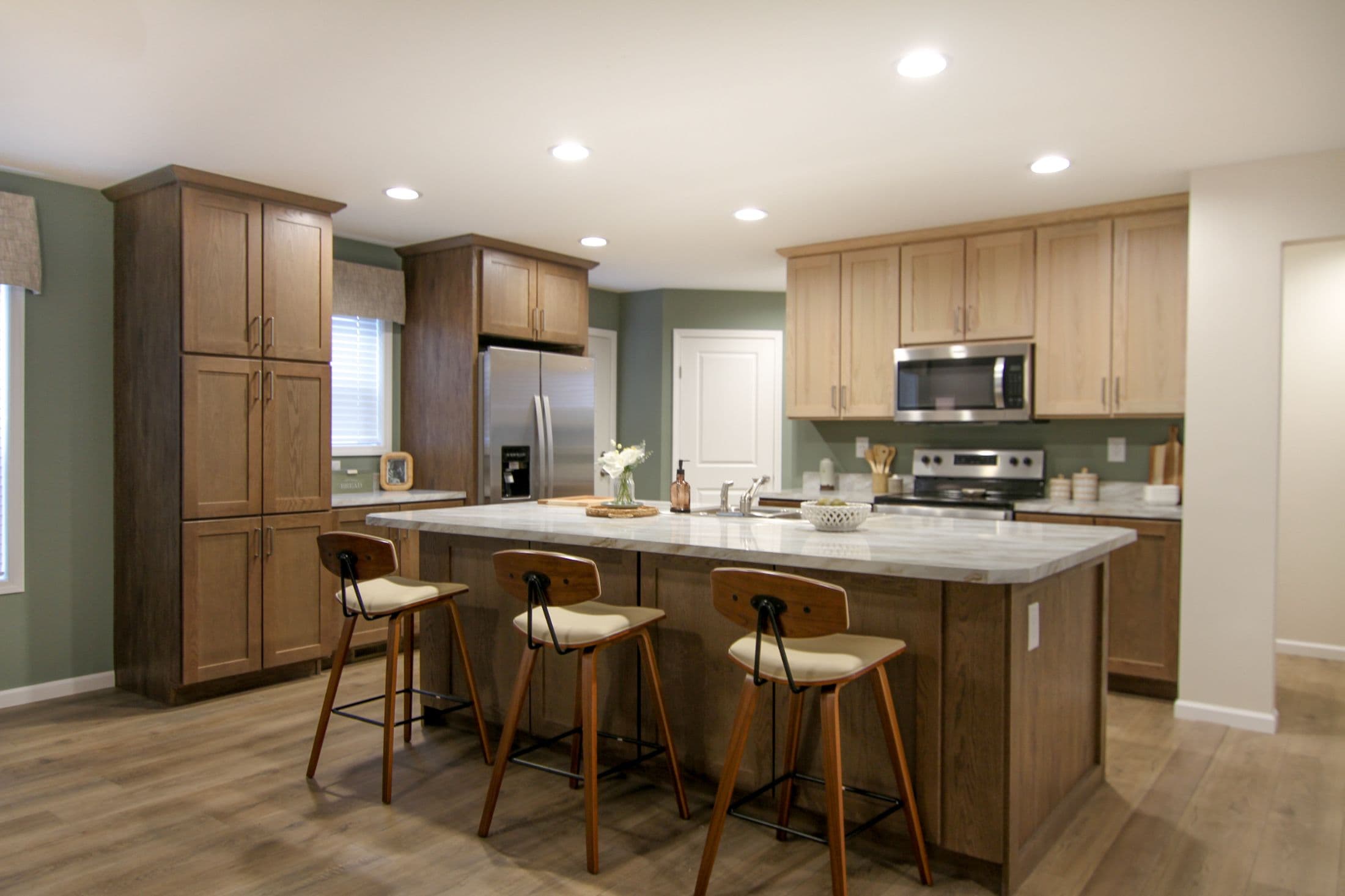 Landmark flex 32 2lm2424-v hero, kitchen, and interior home features