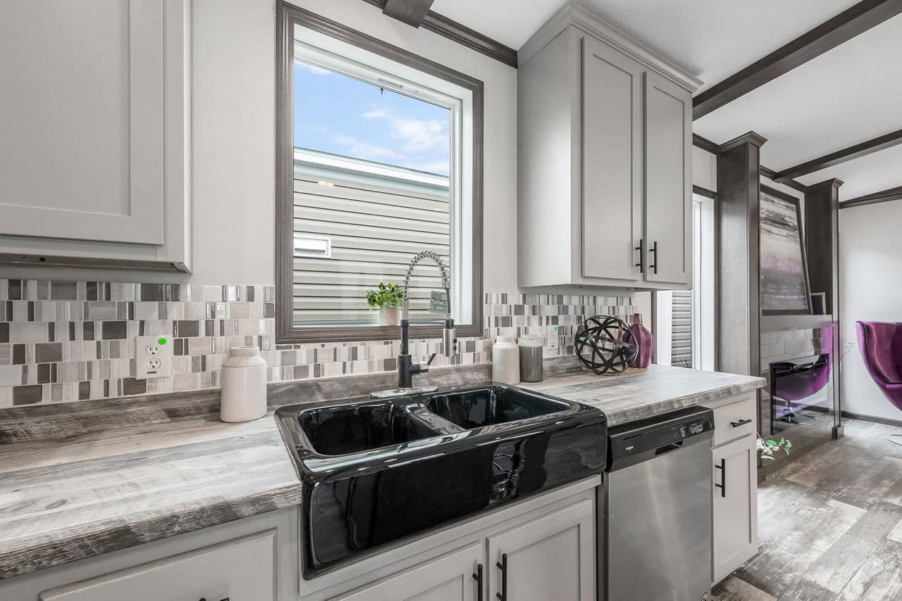 Canal kitchen home features