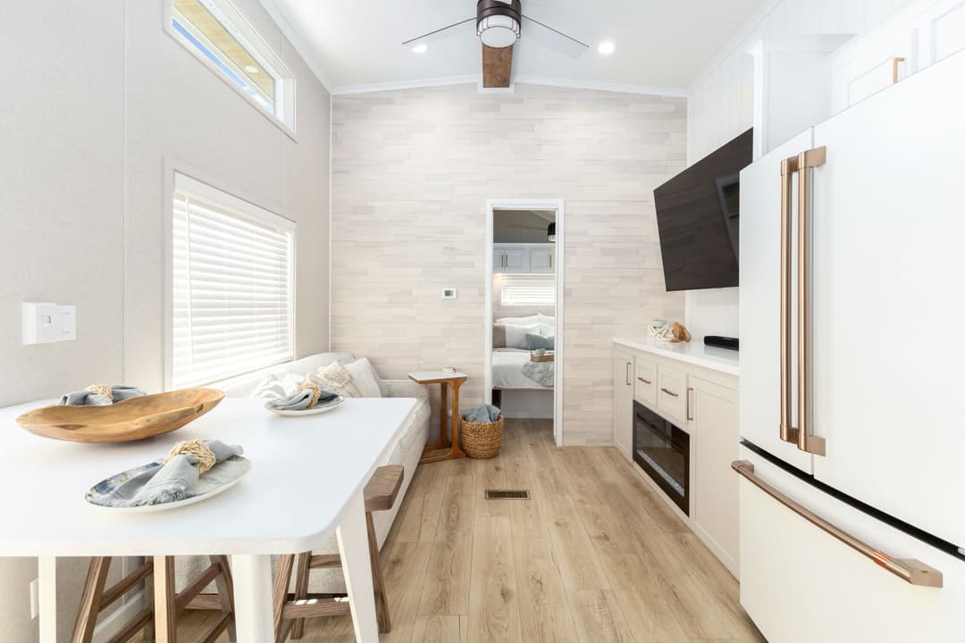 Eldorado 9092 interior home features