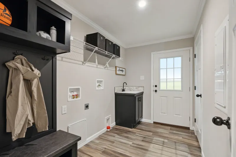 Casa grande interior home features