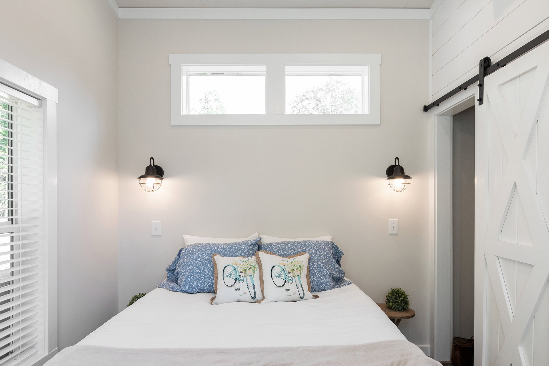 Cahaba bedroom home features