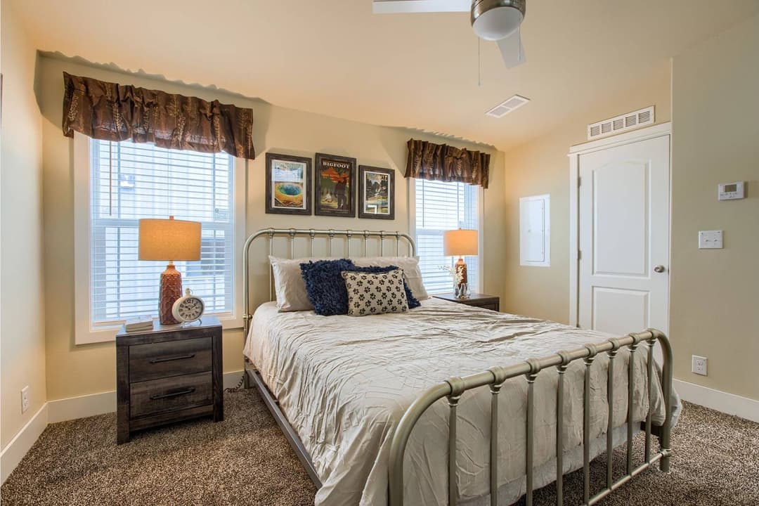 Look out lodge sg55 bedroom home features