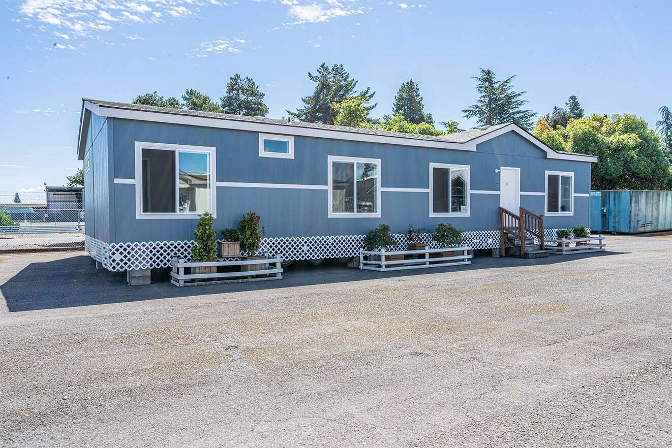 Evergreen 28583f elevation and exterior home features