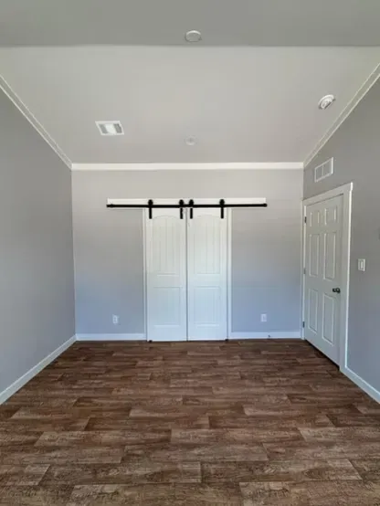 Single-wides bedroom home features