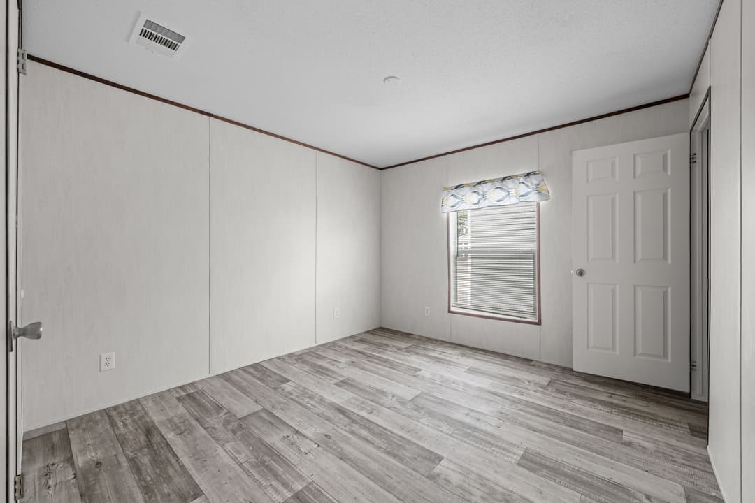 Yellow jacket bedroom home features