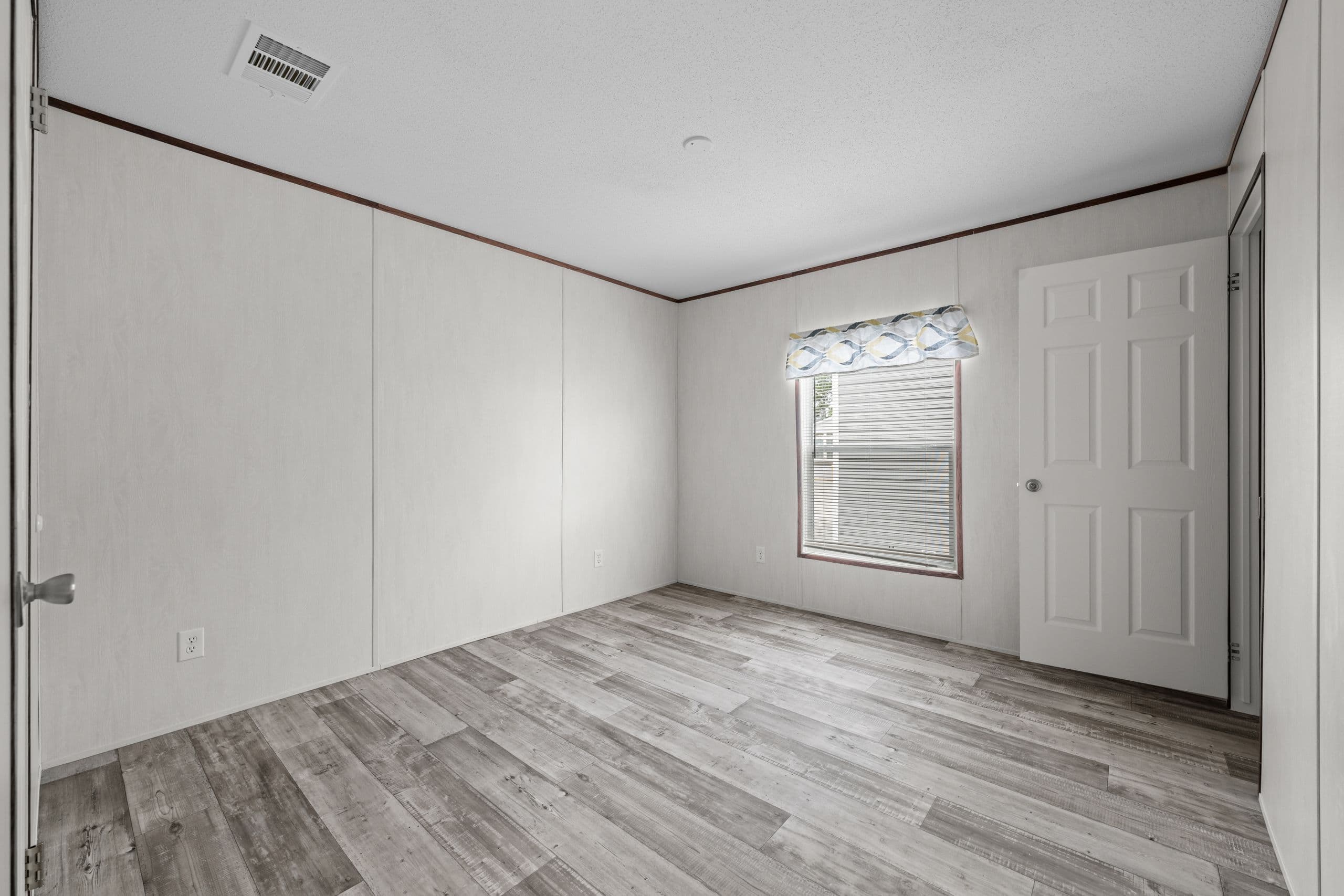 Yellow jacket bedroom home features