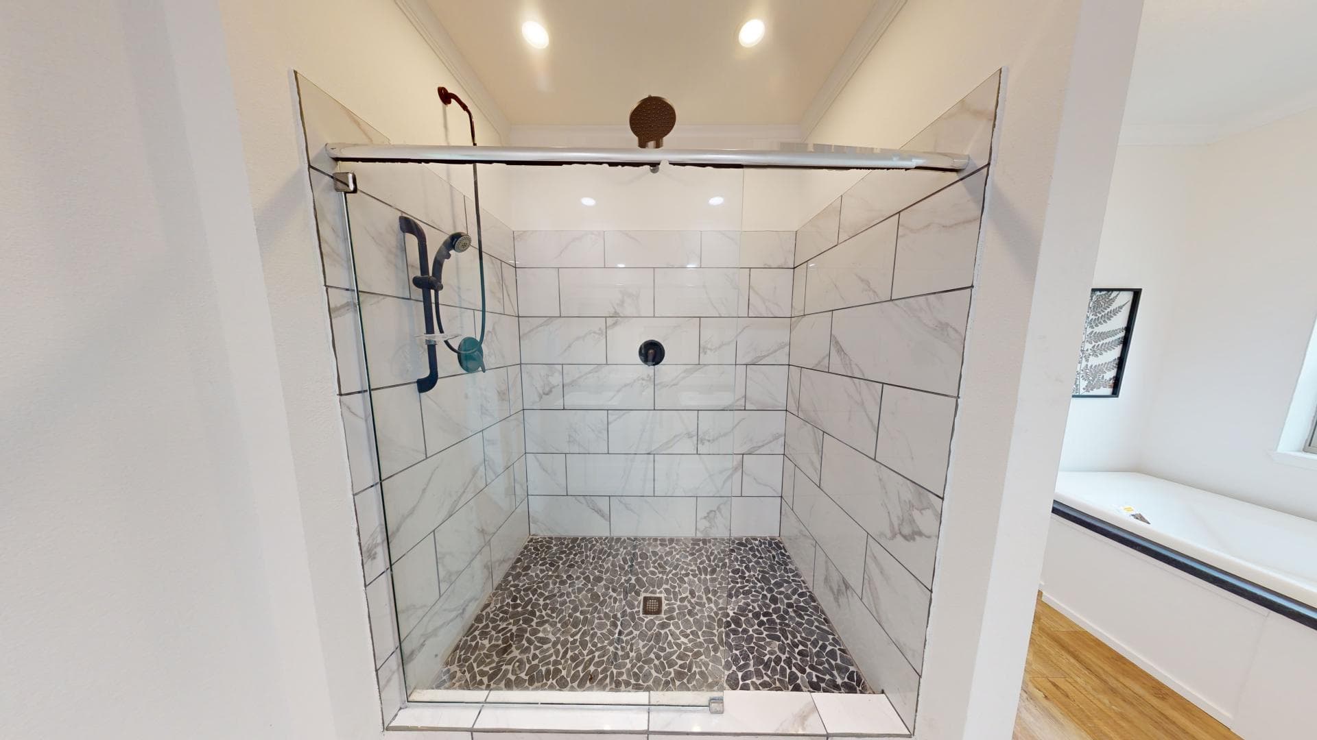 Pri3284-2010-2 bathroom home features