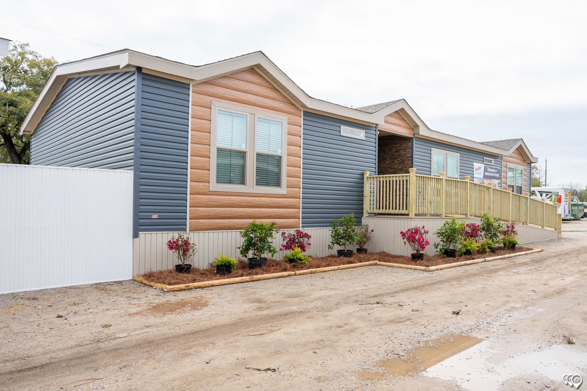 Pri3264-2070 elevation and exterior home features