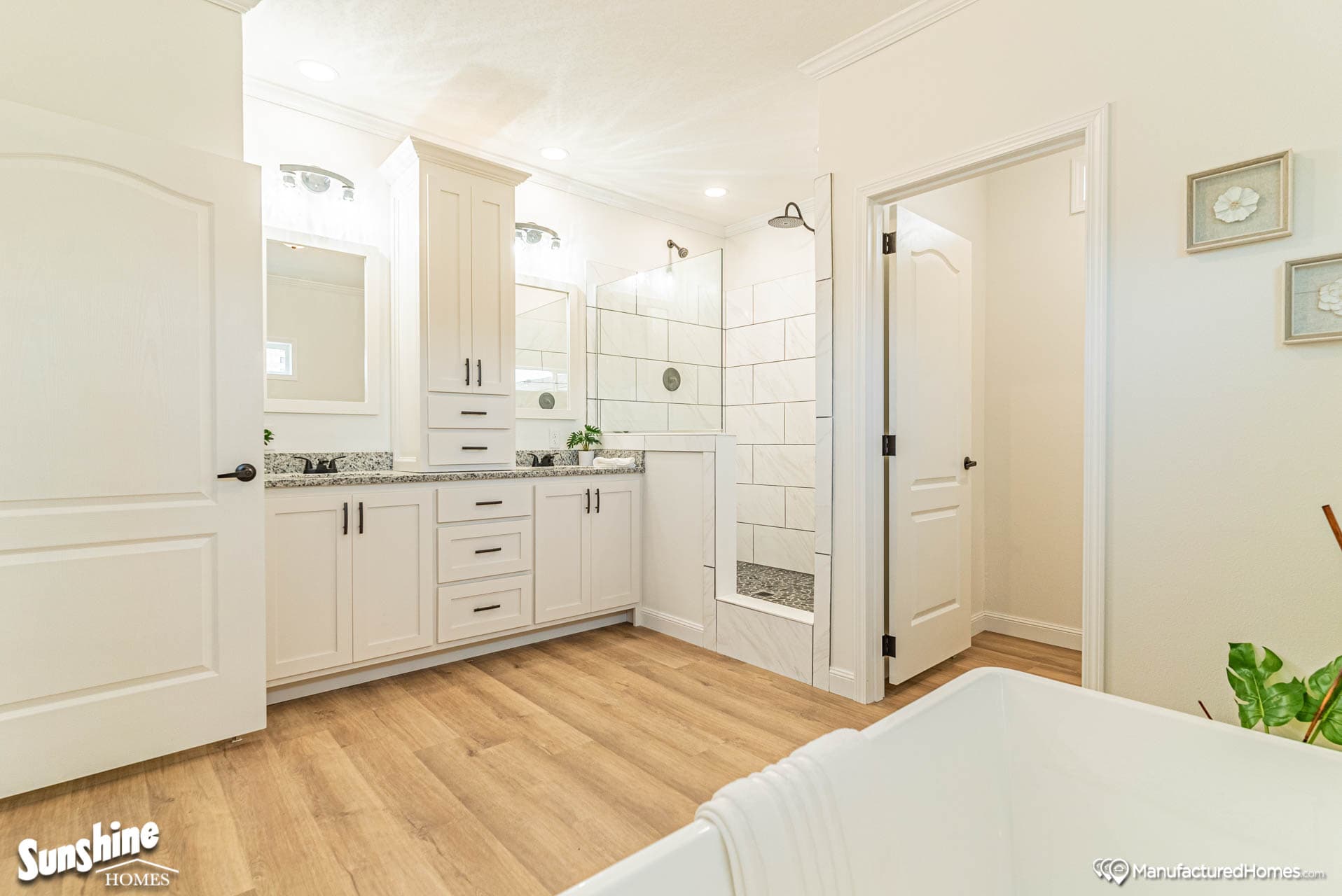 Pri3284-2058 "the talladega" bathroom home features